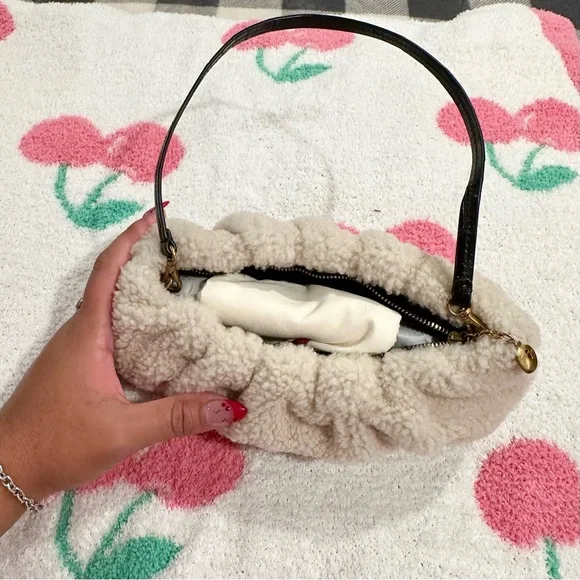 STAUD Beige Shearling Clutch with Black Handle - Picture 3 of 5